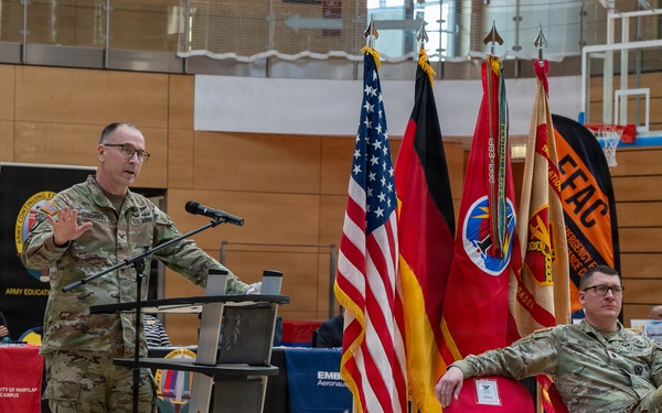 Leaders from MDCE Welcome New Soldiers