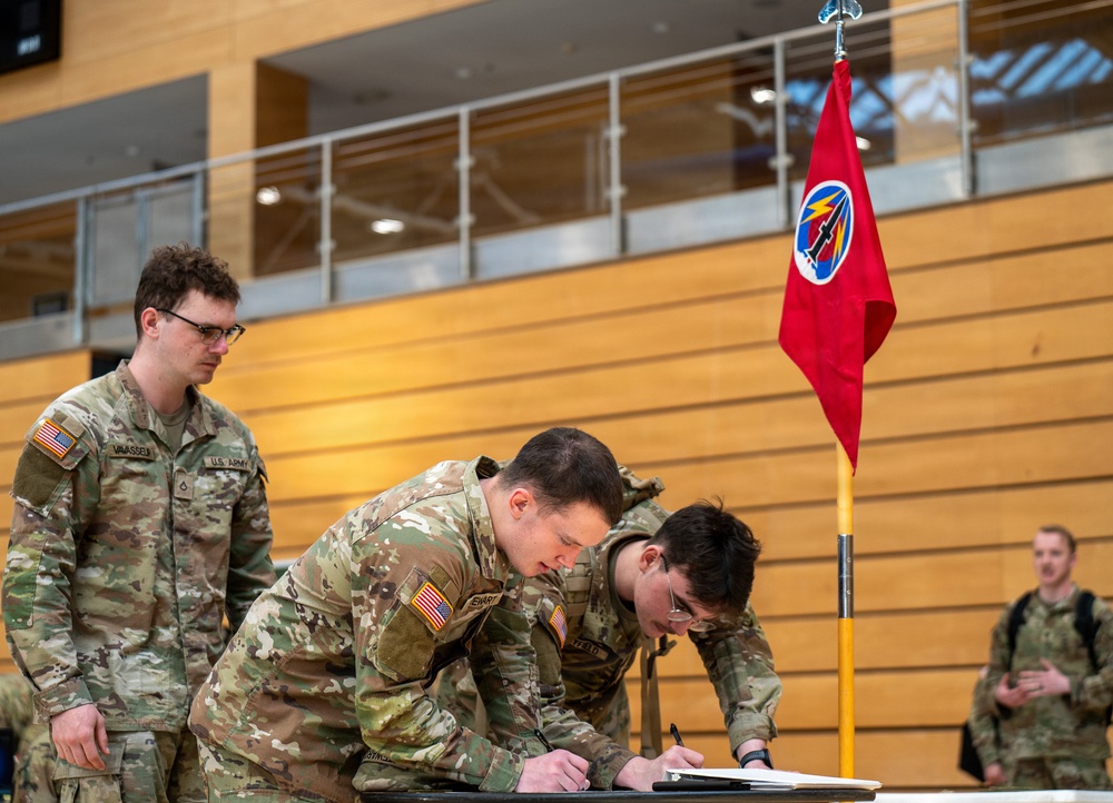 Leaders from MDCE Welcome New Soldiers