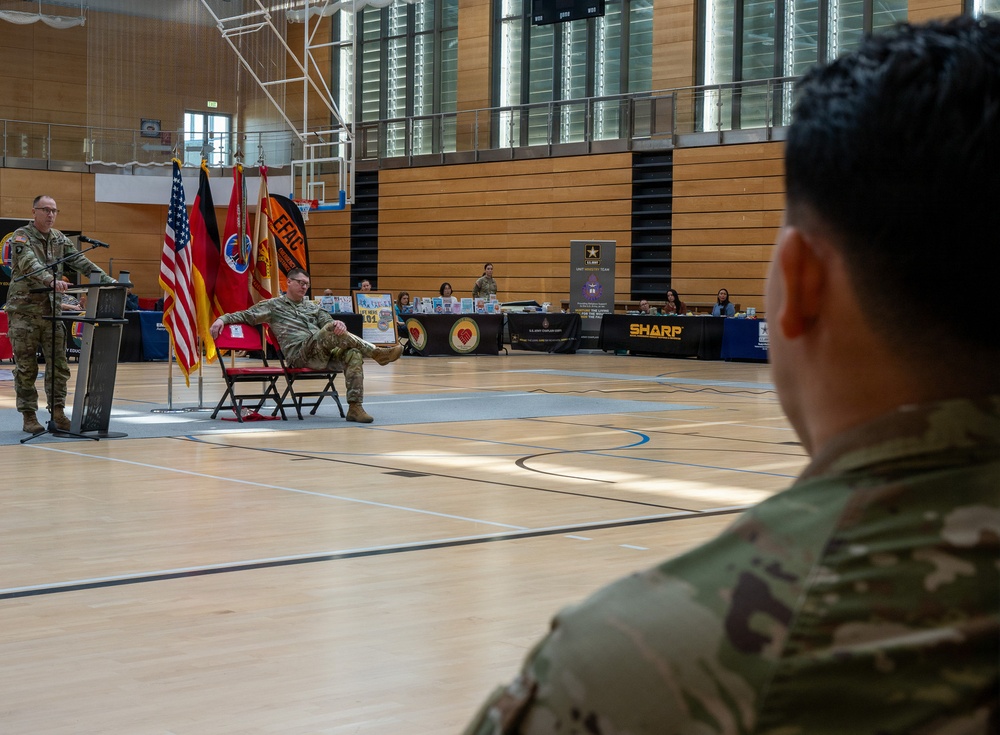 Leaders from MDCE Welcome New Soldiers