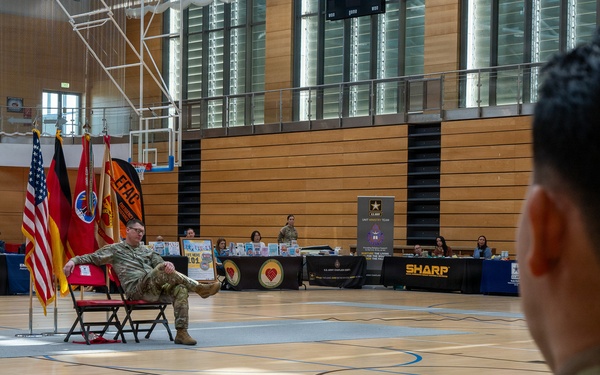 Leaders from MDCE Welcome New Soldiers