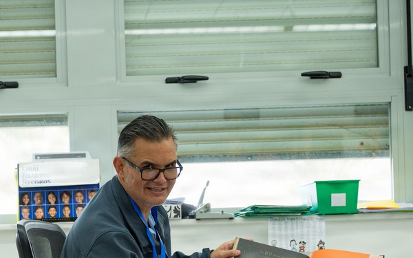 NAVSTA Rota Sailors Read to Rota Elementary School Students