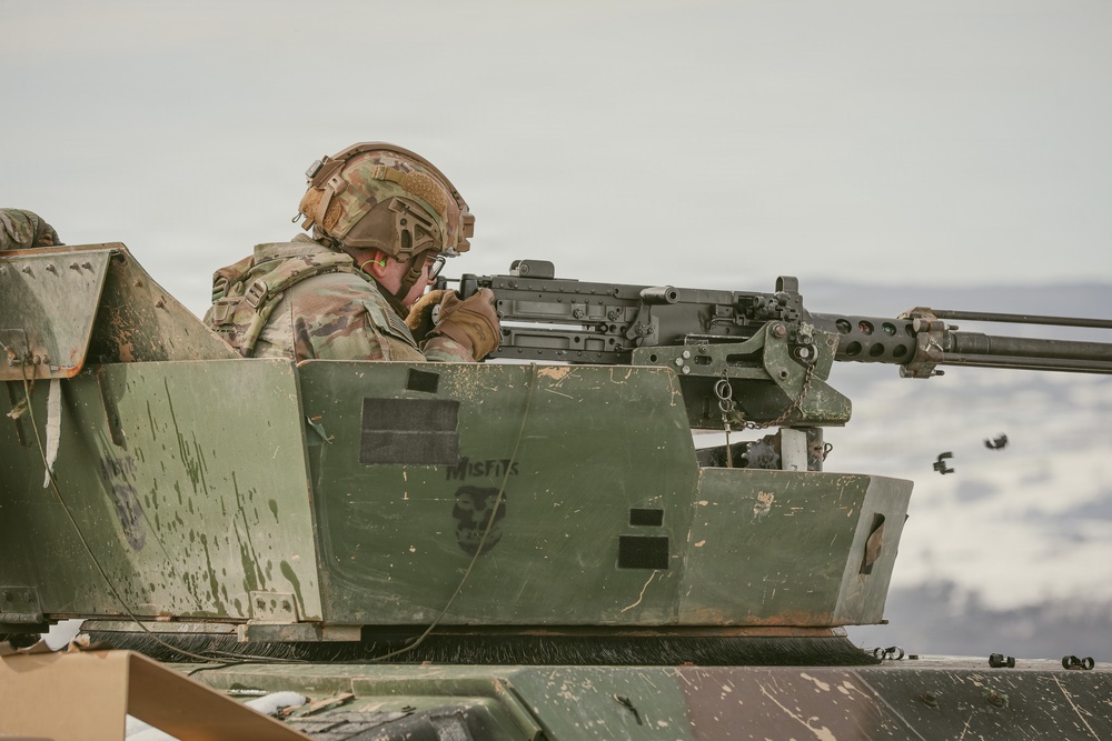 173rd Airborne Brigade Soldiers execute mounted weapons training in Romania