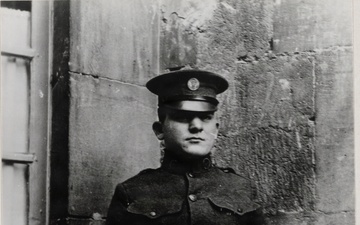 Sergeant Edward Younger who selected the Unknown Soldier, at Chalons-sur-Marne, France