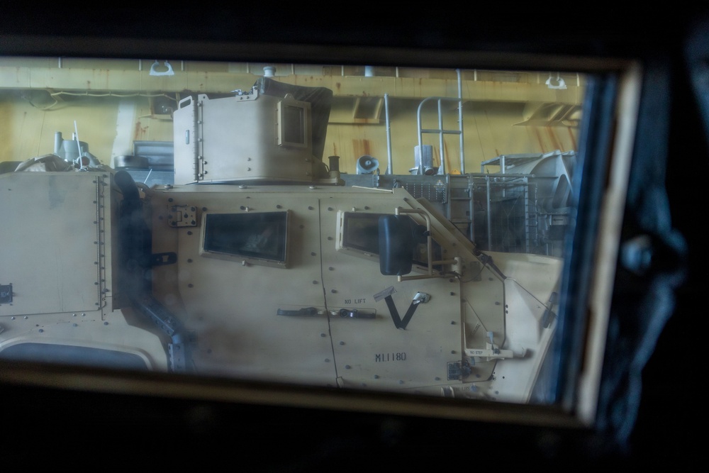 11th MEU Marines, Sailors Conduct Ship-to-Shore Operations