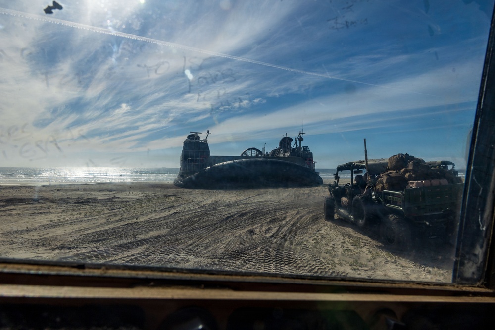 11th MEU Marines, Sailors Conduct Ship-to-Shore Operations