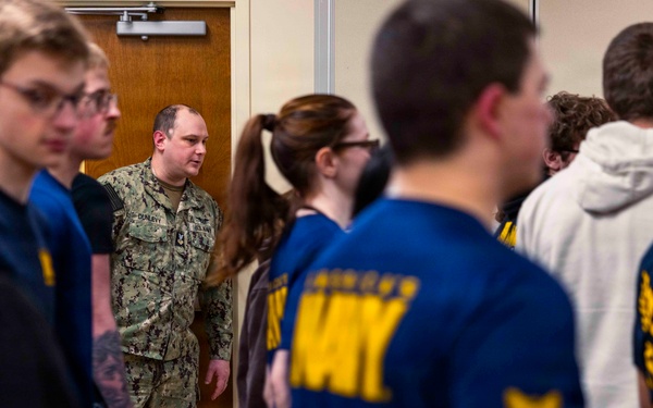 NTAG Pittsburgh Recruiters Host a Delayed Entry Program Meeting