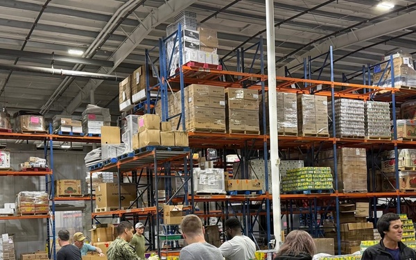 Team of NAVSUP WSS volunteers support community food bank