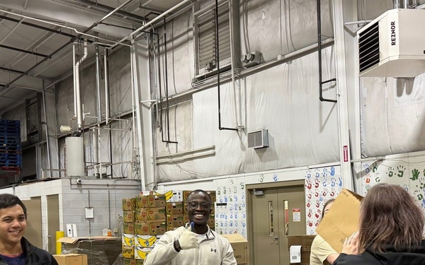 Team of NAVSUP WSS volunteers support community food bank