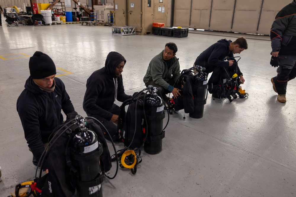 EOD conducts deep dive operations during ARCTIC EDGE 2026