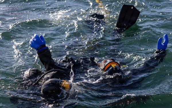 EOD conducts deep dive operations during ARCTIC EDGE 2026