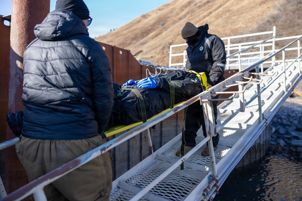 EOD conducts deep dive operations during ARCTIC EDGE 2026