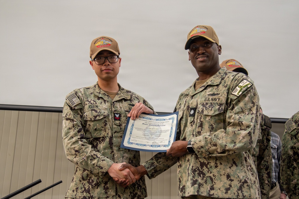 Surface Warfare Engineering School Command (SWESC) Great Lakes Holds All Hands Awards Ceremony