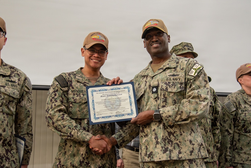 Surface Warfare Engineering School Command (SWESC) Great Lakes Holds All Hands Awards Ceremony