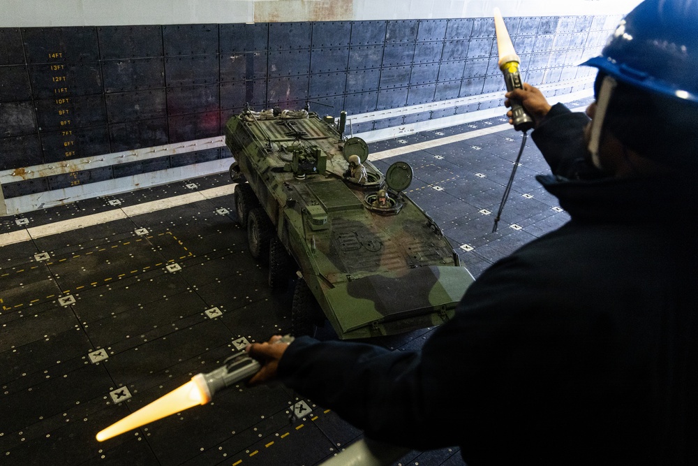 Marines with 2nd AA Bn conduct ACV well deck operations aboard USS Arlington