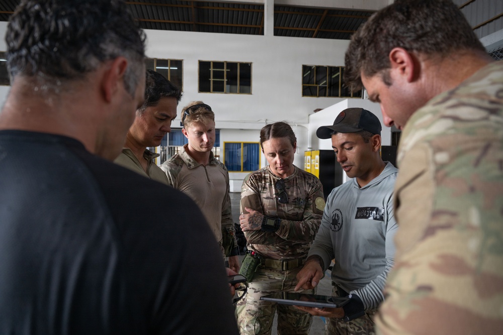 U.S. and Royal Thai Navies conduct freefall jump operations during CG26