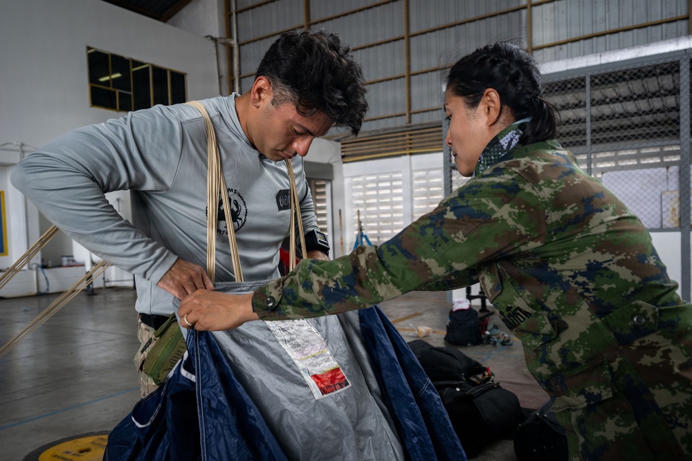 U.S. and Royal Thai Navies conduct freefall jump operations during CG26