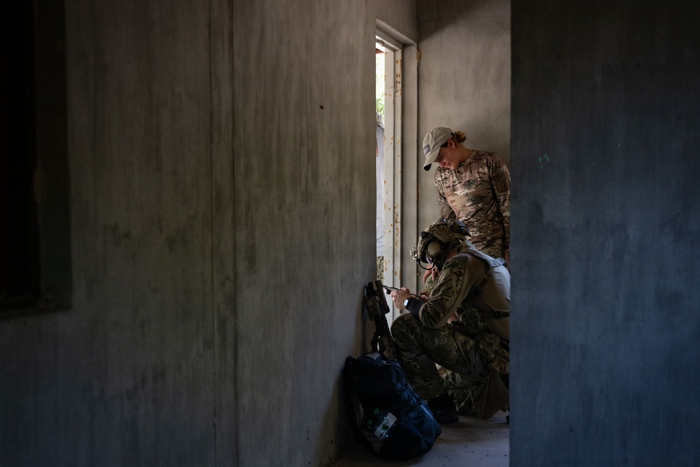 U.S. Navy and Royal Thai Navy EOD teams conduct surface and IED scenarios