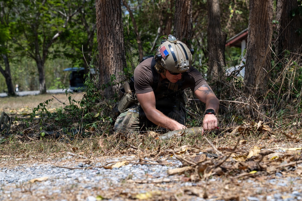 U.S. Navy and Royal Thai Navy EOD teams conduct surface and IED scenarios