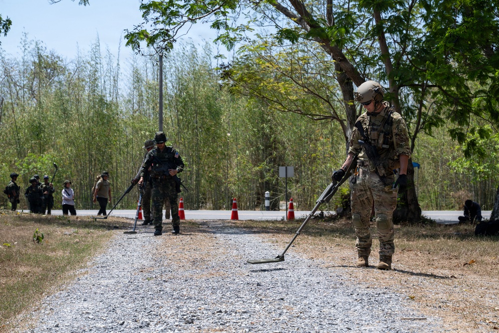 U.S. Navy and Royal Thai Navy EOD teams conduct surface and IED scenarios