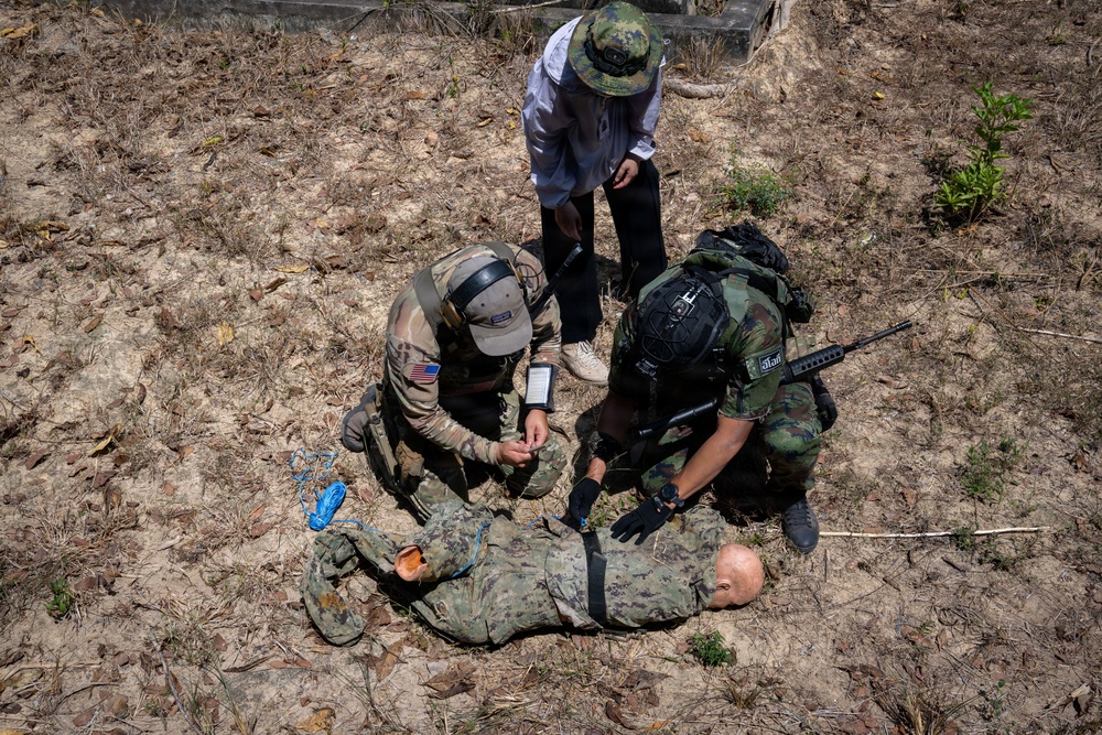 U.S. Navy and Royal Thai Navy EOD teams conduct surface and IED scenarios