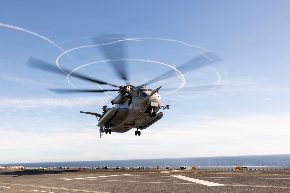 I MEF Deputy Commanding General Visits 11th MEU Marines and Sailors Aboard USS Boxer