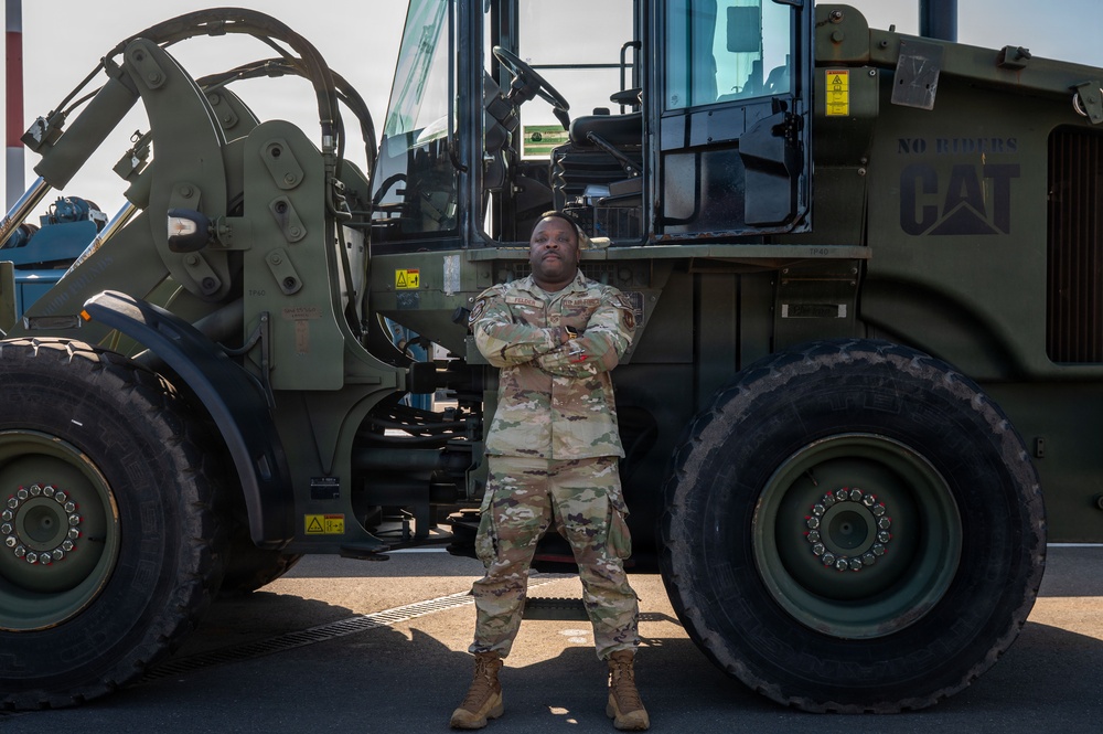 Airlifter of the Month: Staff Sgt. Jeffrey Felder