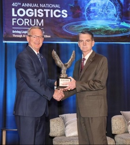 Lockhart receives GEN William G.T. Tuttle Jr Award for his leadership in transforming DeCA’s global logistics network