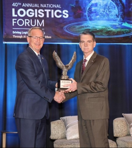 Lockhart receives GEN William G.T. Tuttle Jr Award for his leadership in transforming DeCA’s global logistics network