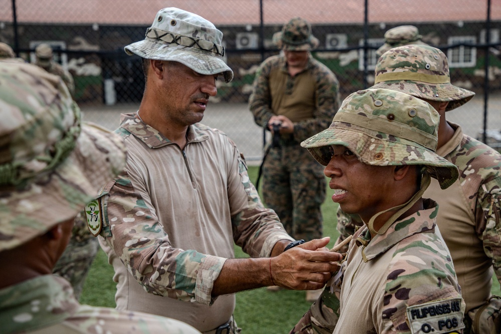 U.S. Marines teach Tactical Combat Casualty Care at Vasco Nunez de Balboa