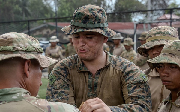 U.S. Marines teach Tactical Combat Casualty Care at Vasco Nunez de Balboa