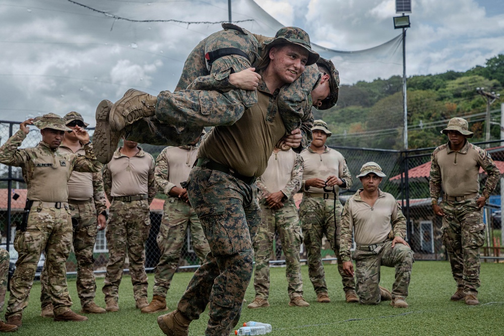 U.S. Marines teach Tactical Combat Casualty Care at Vasco Nunez de Balboa