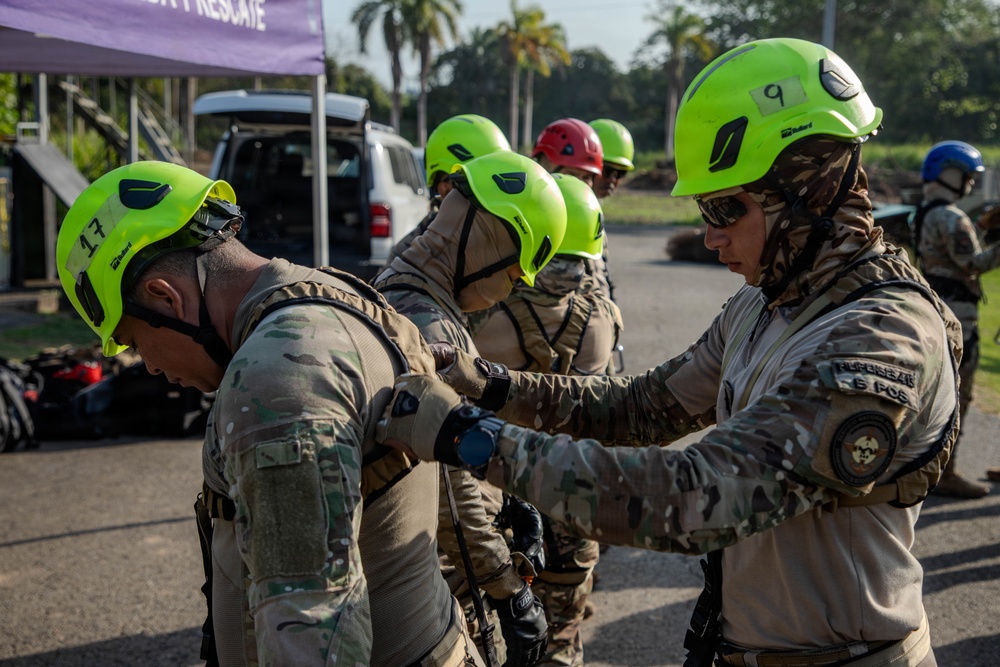 U.S. Airmen train Rope and Rescue at Vasco Nunez de Balboa