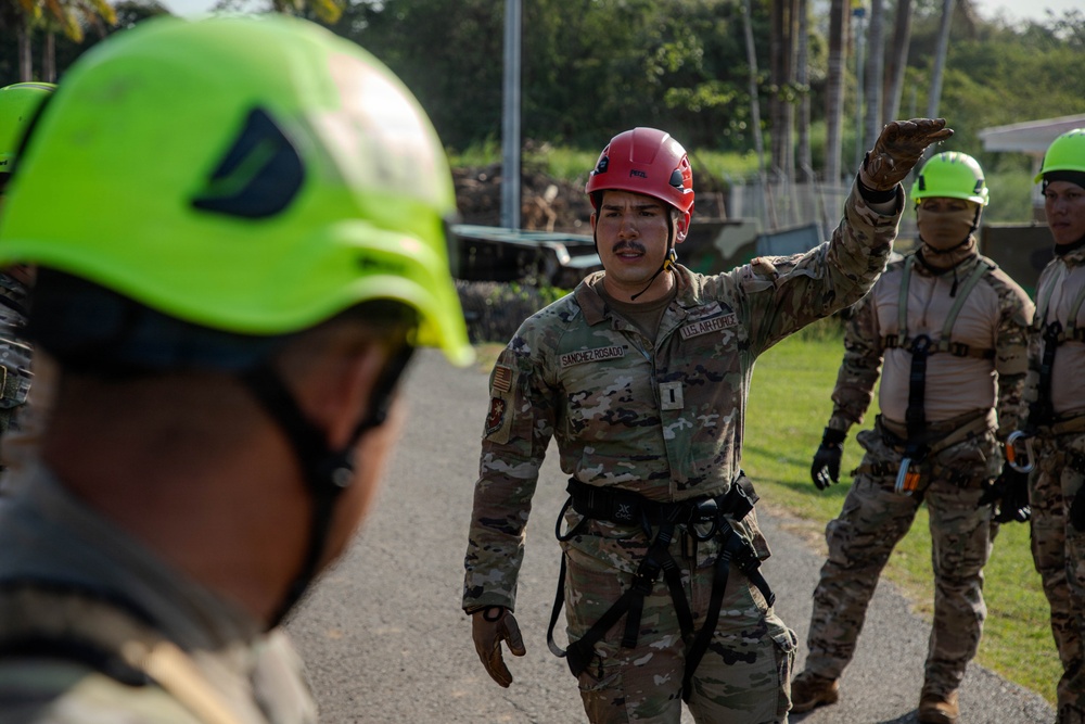 U.S. Airmen train Rope and Rescue at Vasco Nunez de Balboa