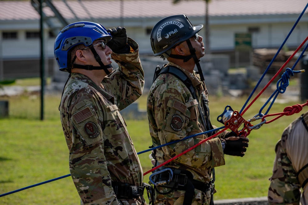 U.S. Airmen train Rope and Rescue at Vasco Nunez de Balboa
