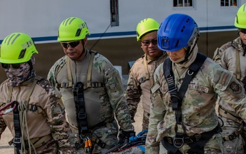 U.S. Airmen train Rope and Rescue at Vasco Nunez de Balboa