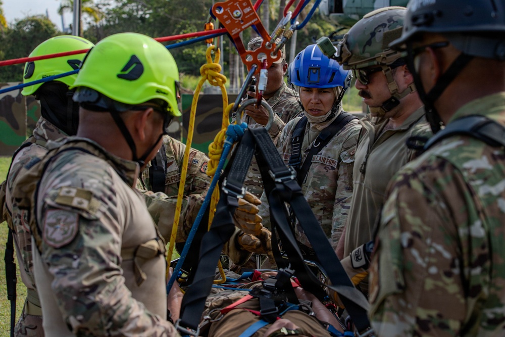 U.S. Airmen train Rope and Rescue at Vasco Nunez de Balboa