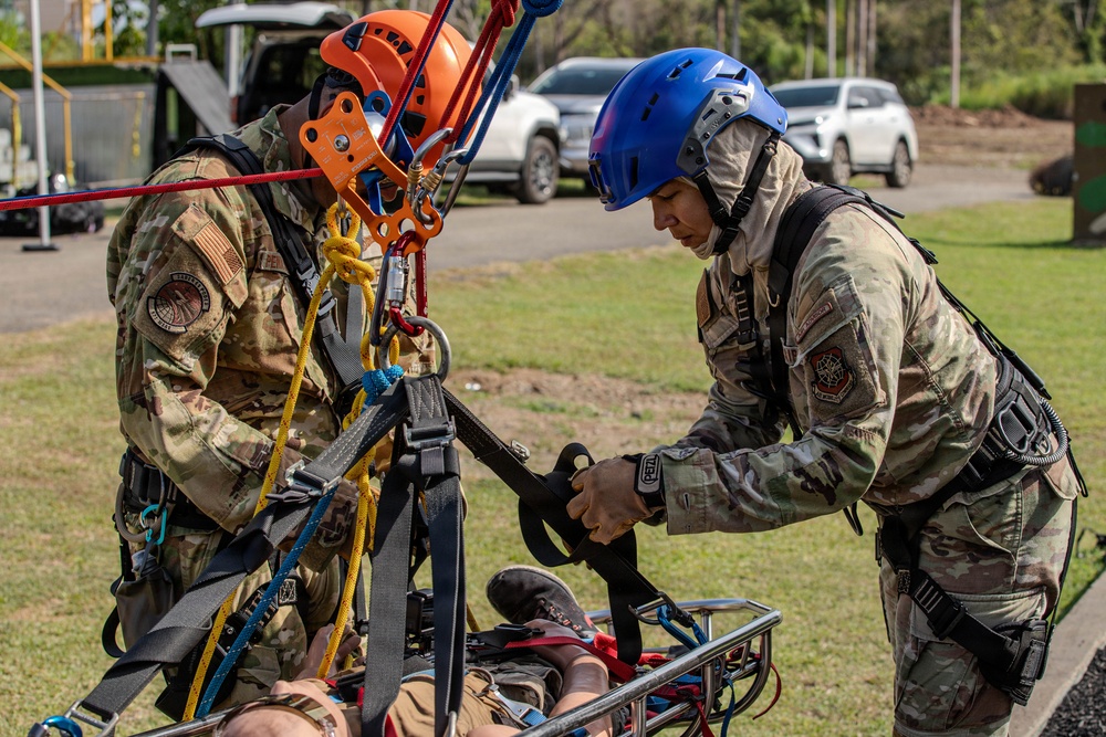 U.S. Airmen train Rope and Rescue at Vasco Nunez de Balboa