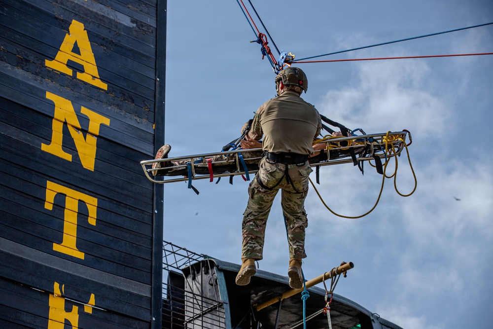 U.S. Airmen train Rope and Rescue at Vasco Nunez de Balboa