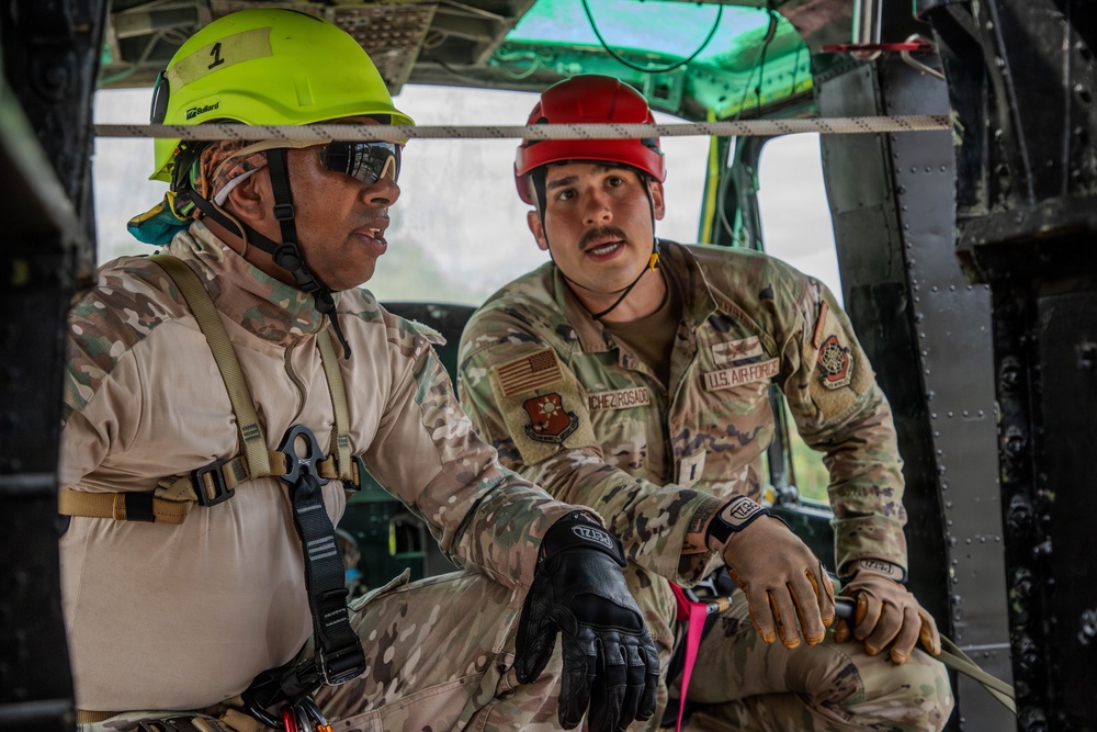 U.S. Airmen train Rope and Rescue at Vasco Nunez de Balboa