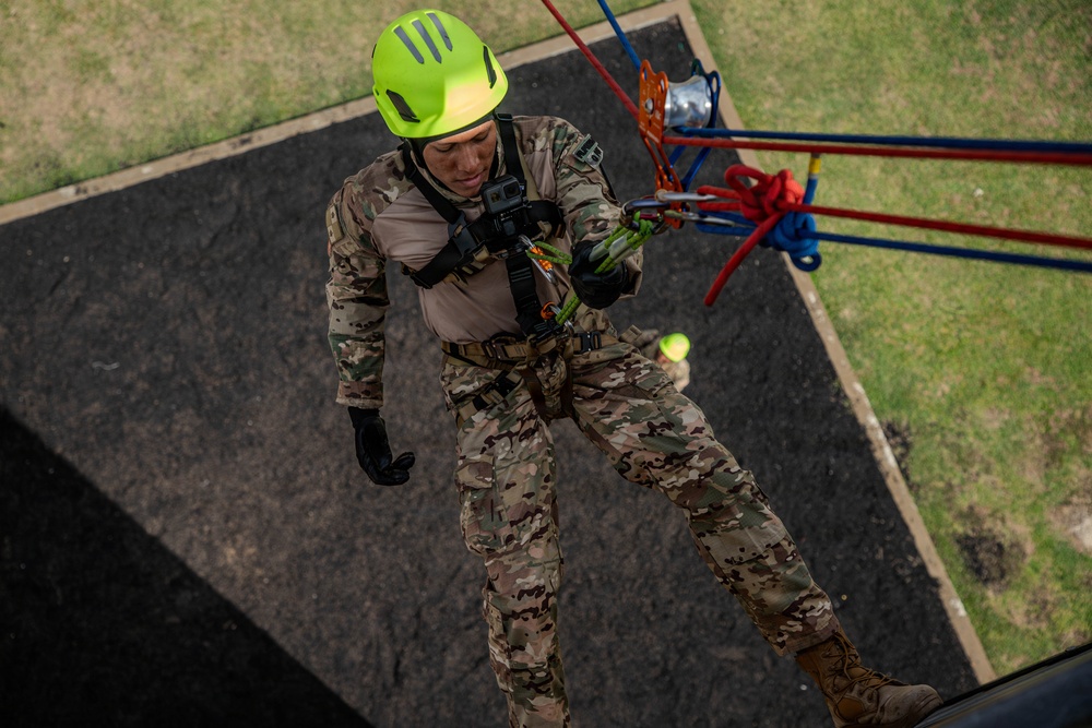 U.S. Airmen train Rope and Rescue at Vasco Nunez de Balboa