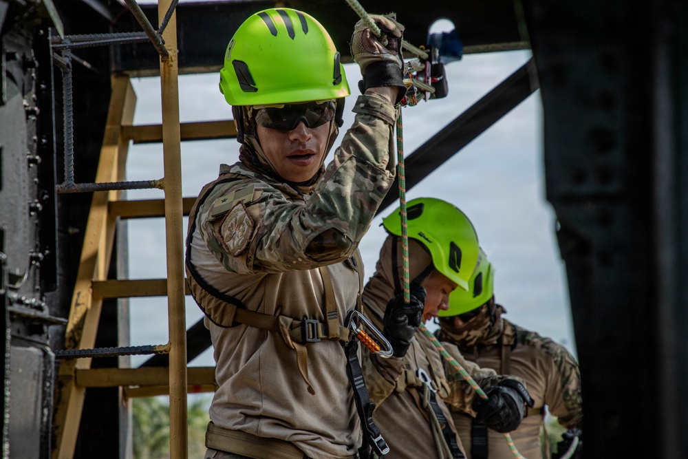 U.S. Airmen train Rope and Rescue at Vasco Nunez de Balboa