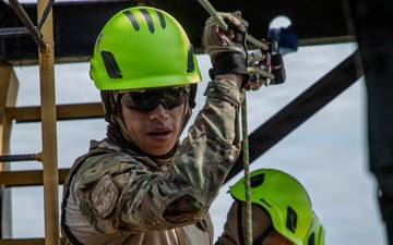 U.S. Airmen train Rope and Rescue at Vasco Nunez de Balboa