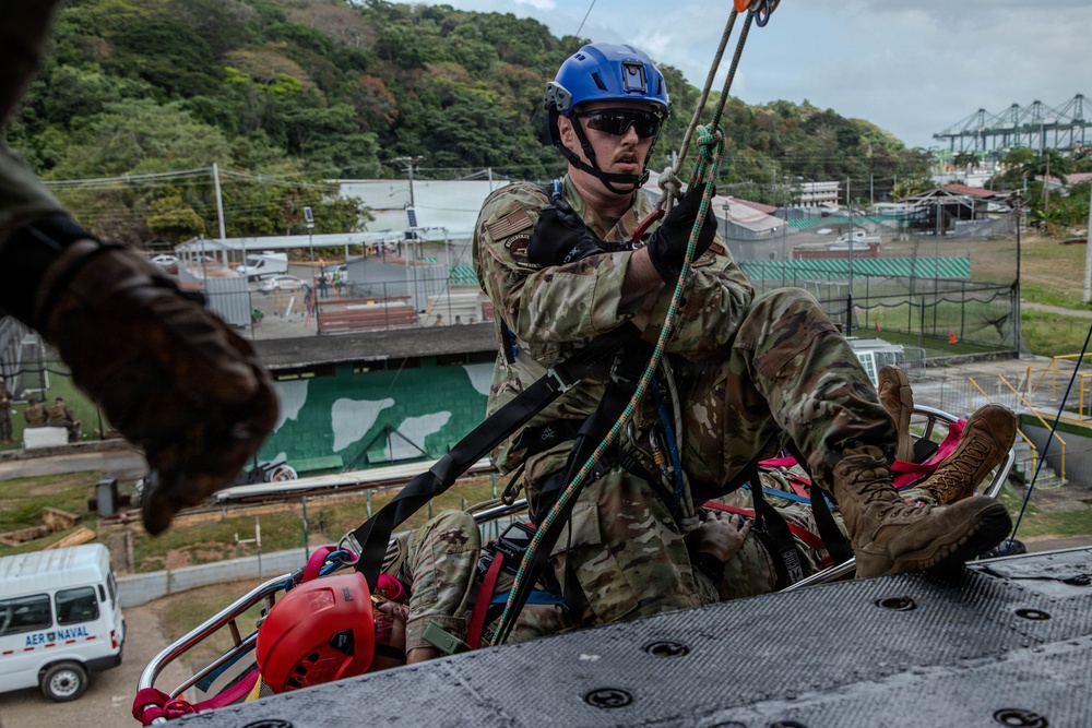 U.S. Airmen train Rope and Rescue at Vasco Nunez de Balboa