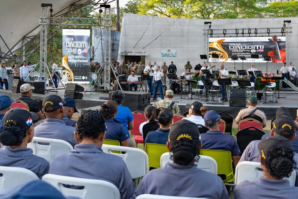 Missouri Army National Guard Band performs in Panama