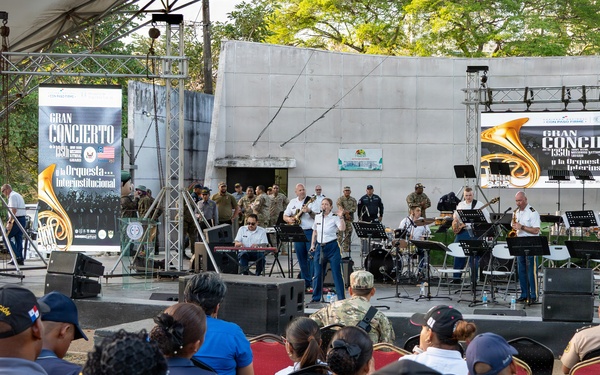 Missouri Army National Guard Band performs in Panama