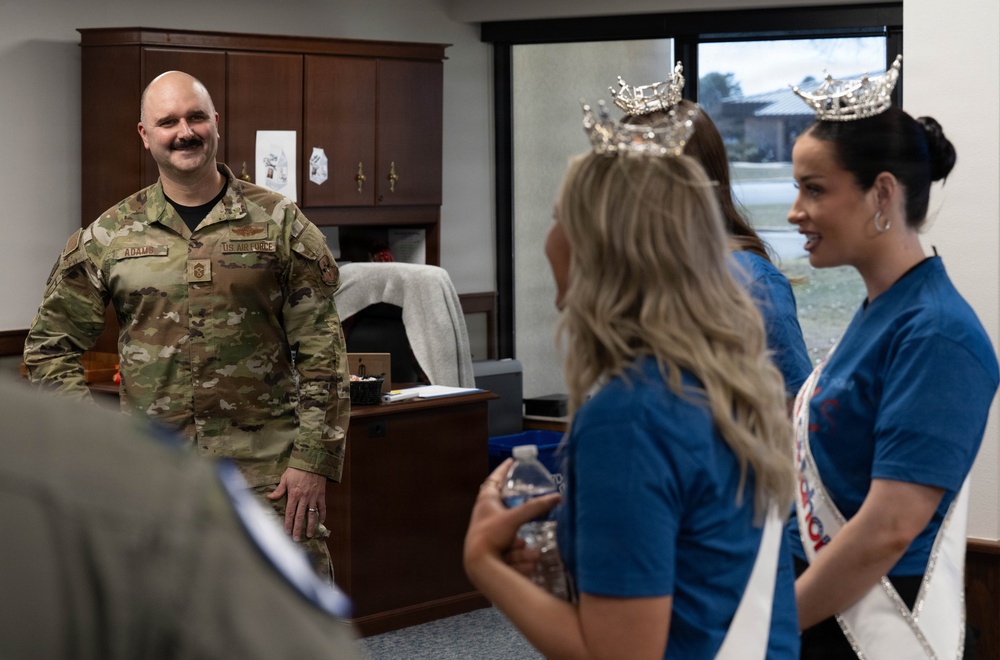 State, Local Pageant Winners Reinforce Military-Community Partnership, Take Flight on C-17 Globemaster III at Altus