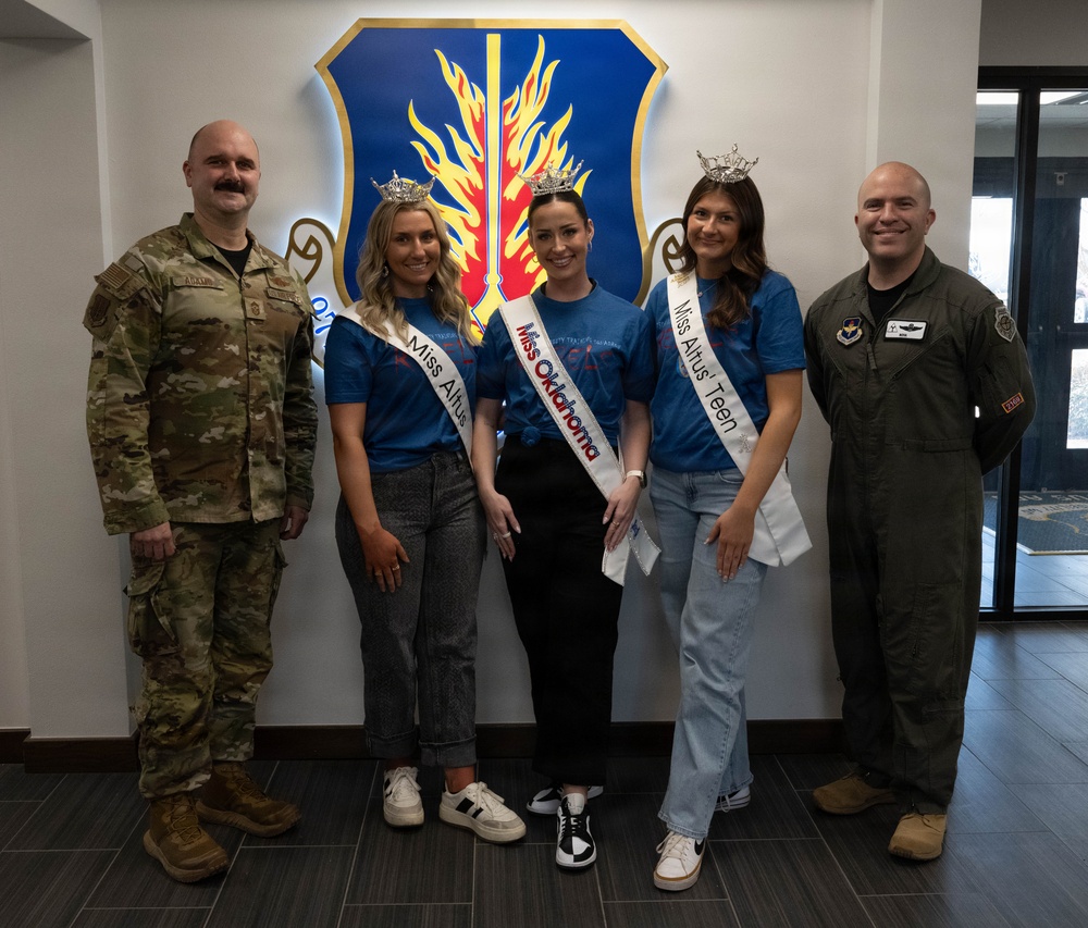 State, Local Pageant Winners Reinforce Military-Community Partnership, Take Flight on C-17 Globemaster III at Altus