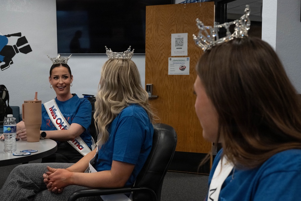 State, Local Pageant Winners Reinforce Military-Community Partnership, Take Flight on C-17 Globemaster III at Altus