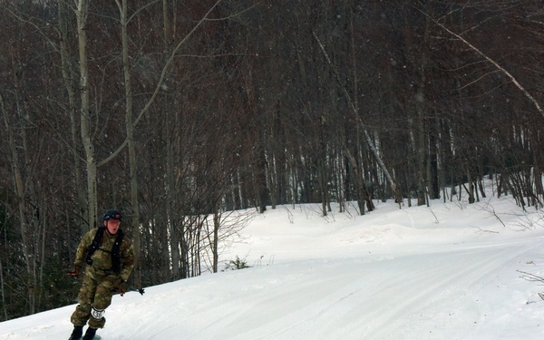 Mountain Battalion competes in Stowe Skimo race