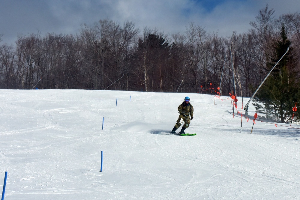 Mountain Battalion competes in Stowe Skimo race